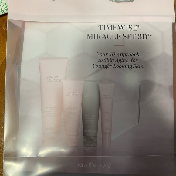 Mary Kay TimeWise 3D Miracle Set - Picture 2 of 2